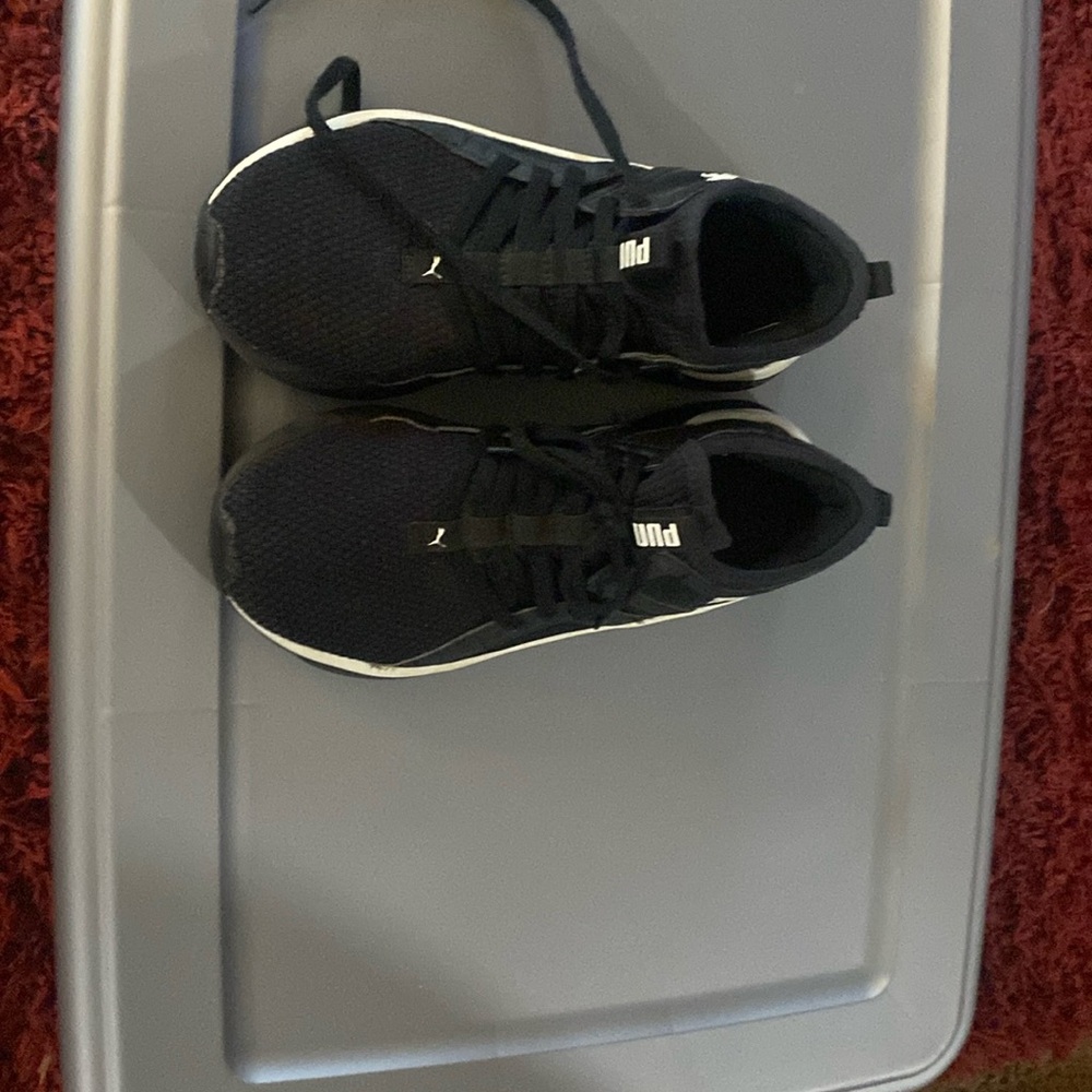 Puma sneakers size 6 women